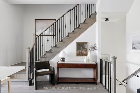 Photo 4 at 37 Arianna Crescent, Patterson, Vaughan