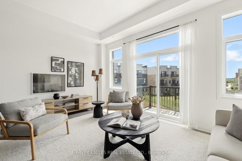 Photo 9 at 37 Arianna Crescent, Patterson, Vaughan