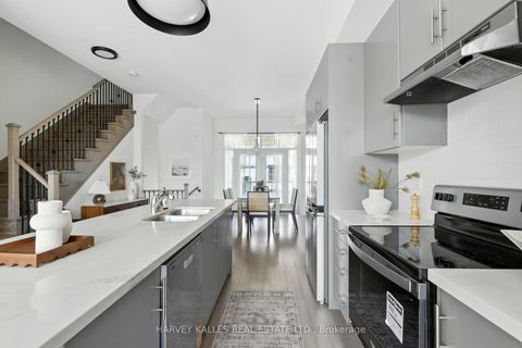 Photo 13 at 37 Arianna Crescent, Patterson, Vaughan