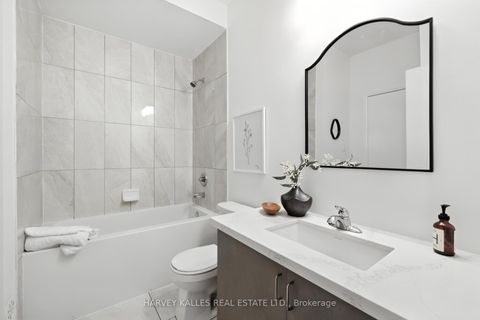 Photo 16 at 37 Arianna Crescent, Patterson, Vaughan