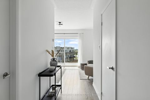 Photo 19 at 37 Arianna Crescent, Patterson, Vaughan