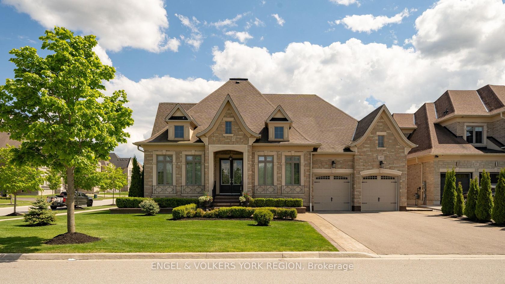 43 James Stokes Court, King City, King 