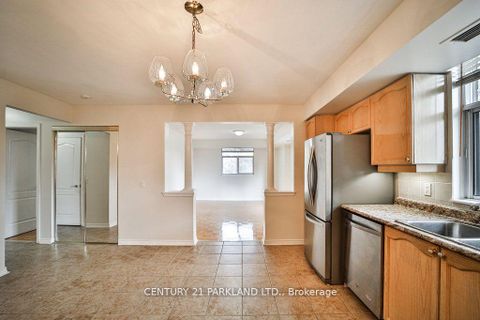 Photo 4 at 202 - 2506 Rutherford Road, Maple, Vaughan