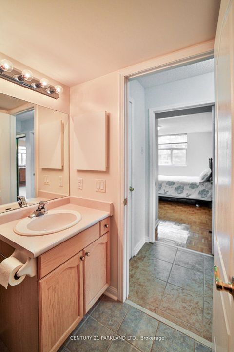 Photo 17 at 202 - 2506 Rutherford Road, Maple, Vaughan