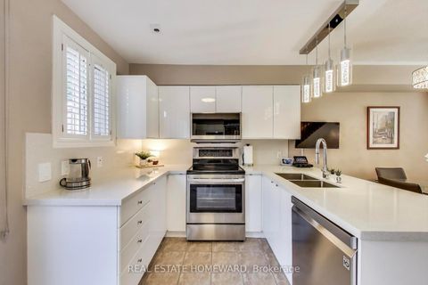 Photo 12 at 257 Milan Street, Moss Park, Toronto