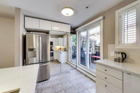 Photo 14 at 257 Milan Street, Moss Park, Toronto