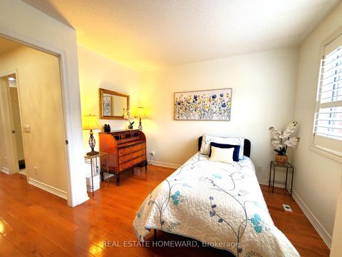 Photo 31 at 257 Milan Street, Moss Park, Toronto