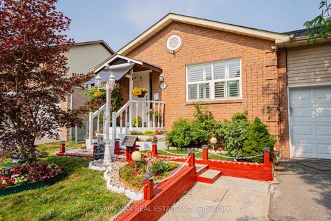 Photo 4 at 26 Fawcett Trail, Malvern, Toronto