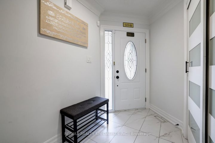 Photo 3 at 2615 Comet Court, Sheridan, Mississauga