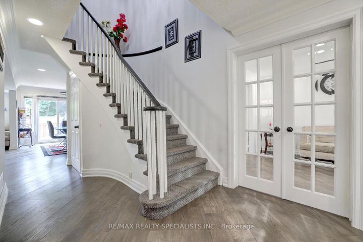 Photo 4 at 2615 Comet Court, Sheridan, Mississauga