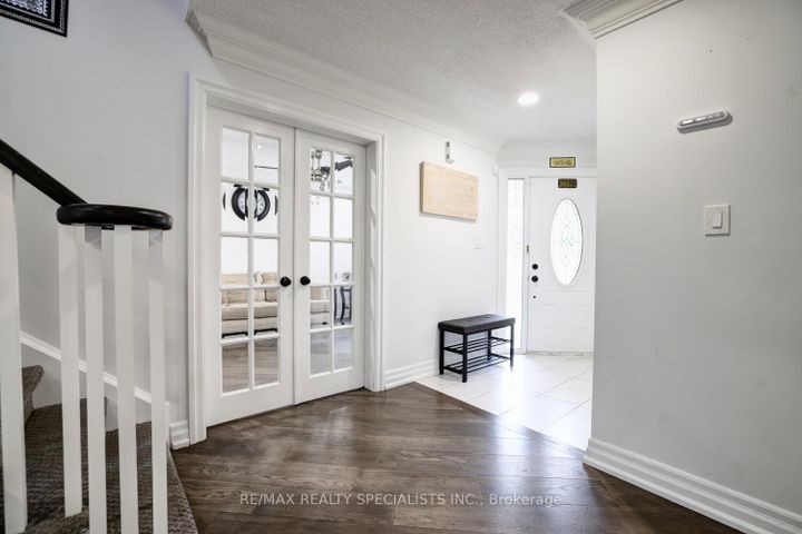 Photo 5 at 2615 Comet Court, Sheridan, Mississauga