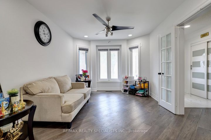 Photo 6 at 2615 Comet Court, Sheridan, Mississauga