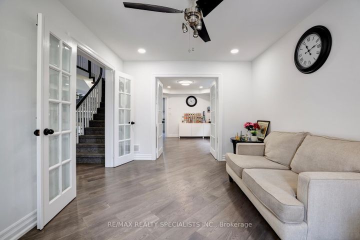Photo 7 at 2615 Comet Court, Sheridan, Mississauga
