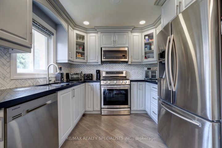 Photo 10 at 2615 Comet Court, Sheridan, Mississauga