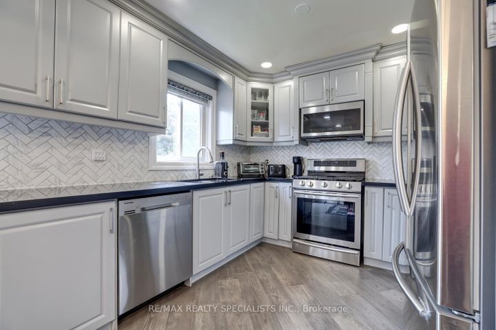 Photo 11 at 2615 Comet Court, Sheridan, Mississauga