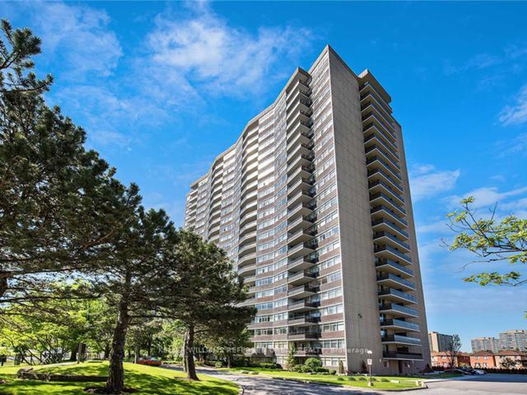 305 - 3151 Bridletowne Circle, L'Amoreaux, Toronto 