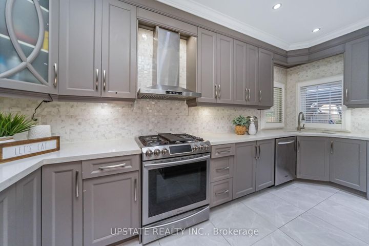Photo 16 at 48 Clementine Drive, Bram West, Brampton