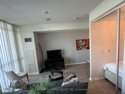 Photo 7 at 1306 - 55 Bremner Boulevard, Waterfront Communities C1, Toronto