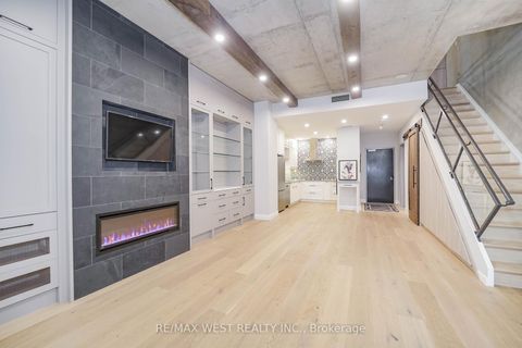 Photo 2 at 293 Mutual Street, Yonge Corridor, Toronto