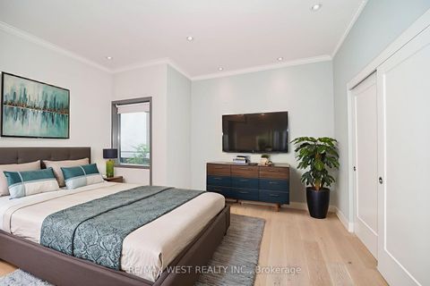 Photo 4 at 293 Mutual Street, Yonge Corridor, Toronto