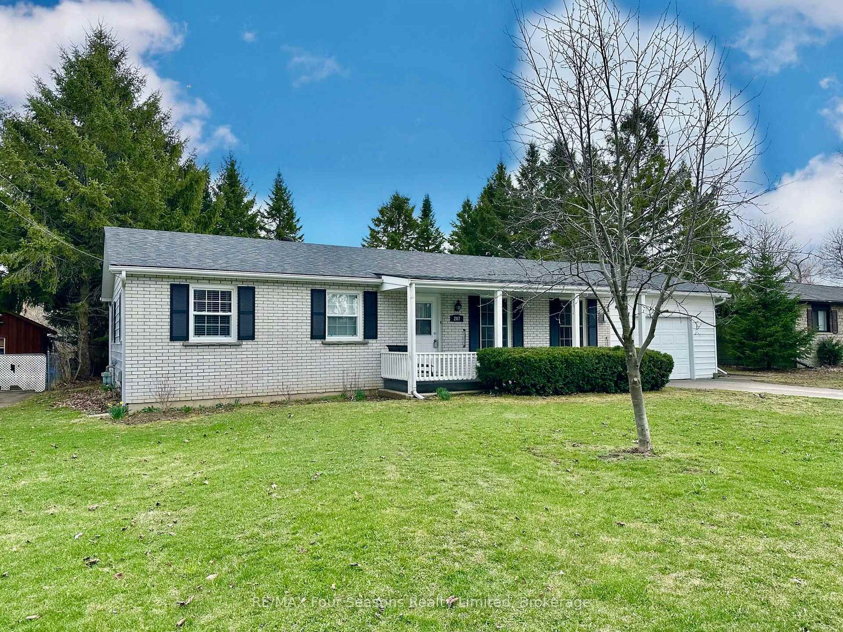 207 CHRISTOPHER Street, Stayner, Clearview photo number 2