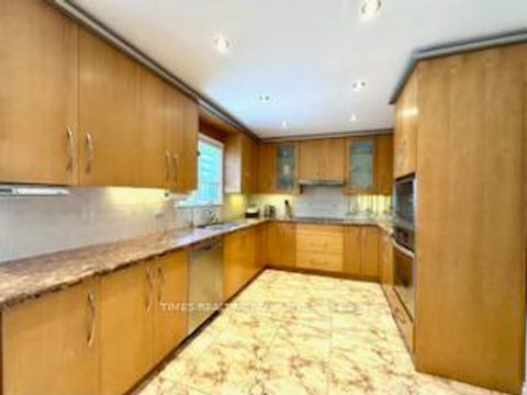 Photo 6 at 6 Carriage Lane, Branson, Toronto