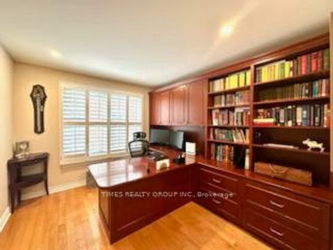 Photo 14 at 6 Carriage Lane, Branson, Toronto