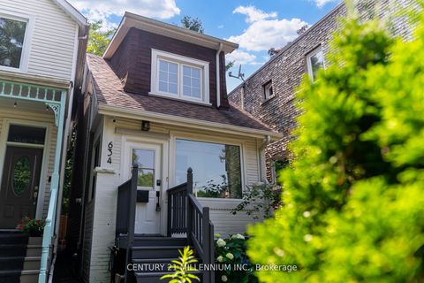 Photo 1 at 634 Woodbine Avenue, Woodbine Corridor, Toronto