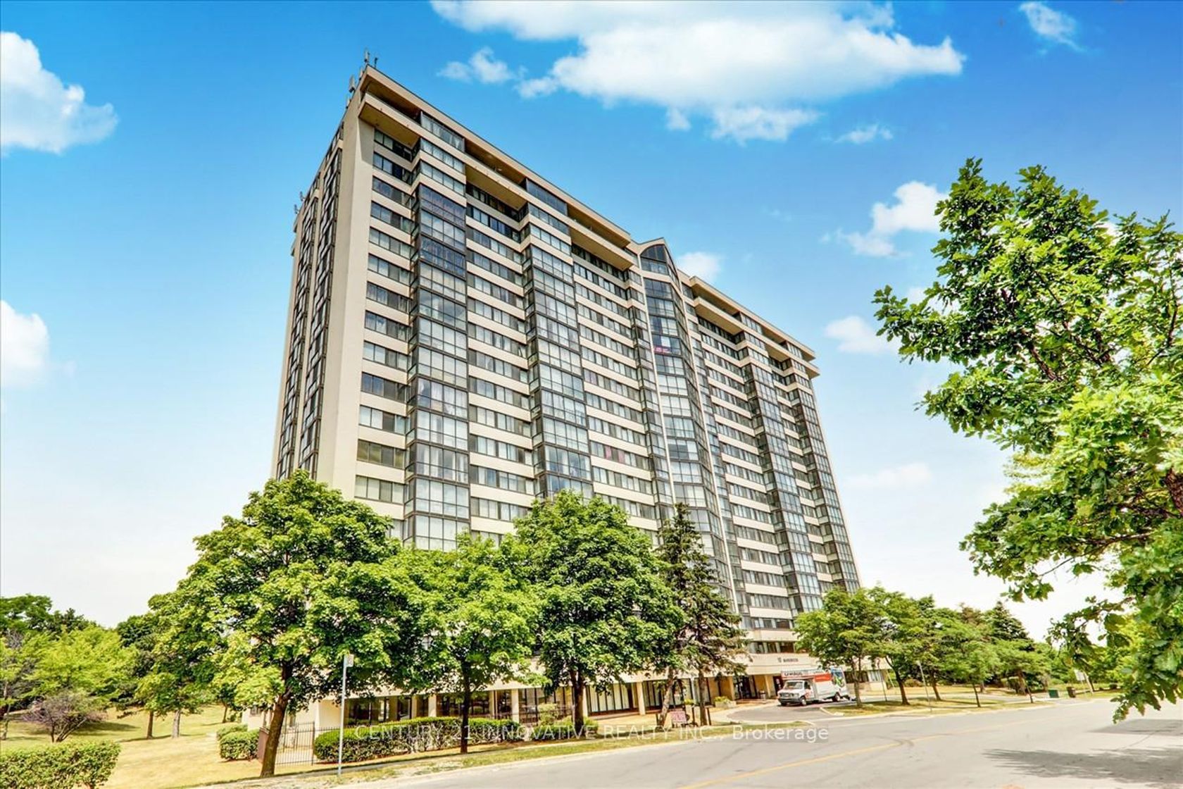 1004 - 10 Markbrook Lane, Jamestown, Toronto 