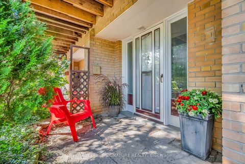 Photo 2 at 27 Tulip Street, BR Bronte, Oakville