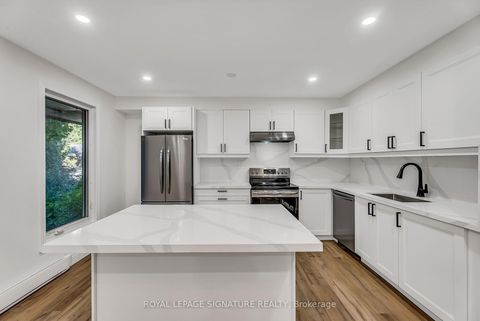Photo 11 at 27 Tulip Street, BR Bronte, Oakville