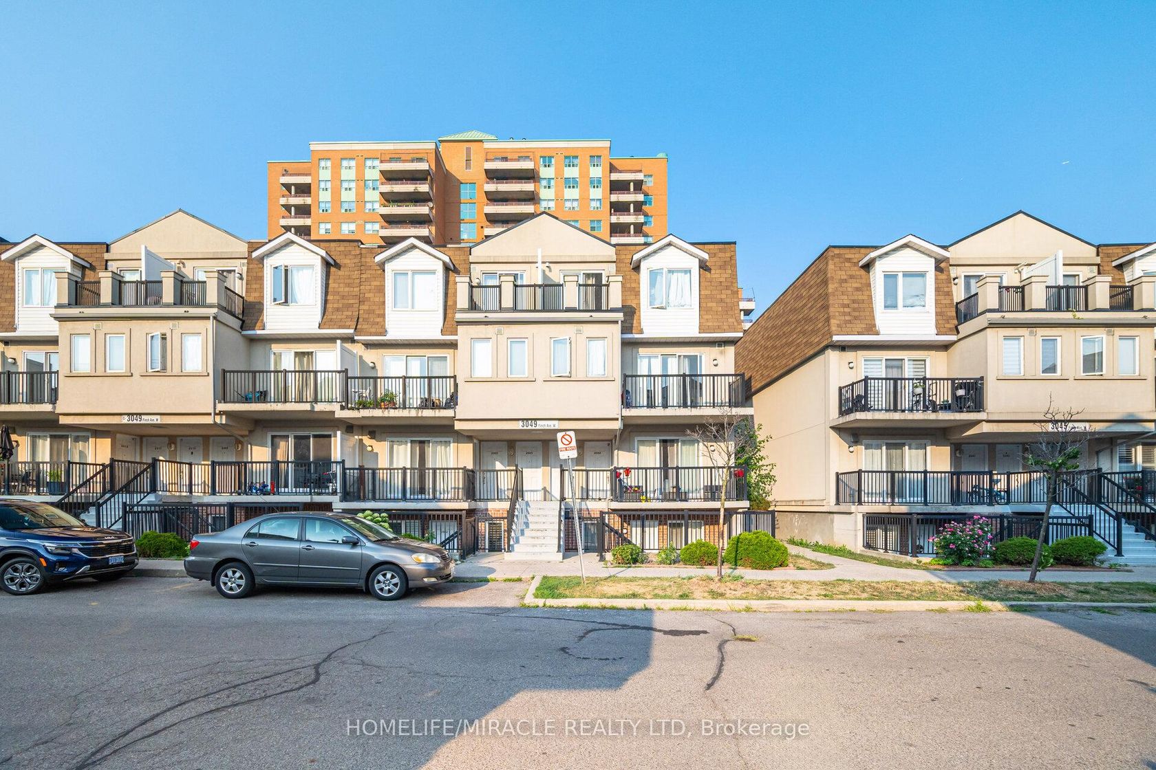 2002 - 3049 Finch Avenue W, Humbermede, Toronto 