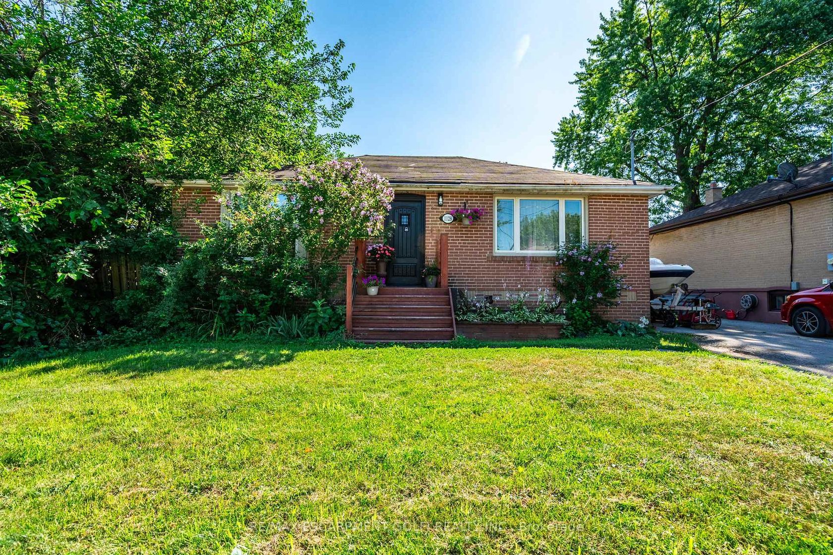 1128 Homewood Drive, Mountainside, Burlington 