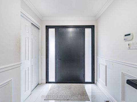 Photo 3 at 155 Castle Park Boulevard, Sonoma Heights, Vaughan