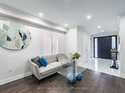 Photo 6 at 155 Castle Park Boulevard, Sonoma Heights, Vaughan