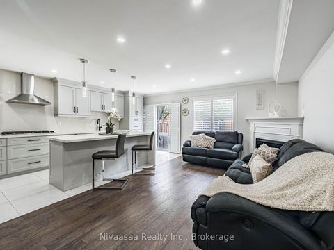 Photo 11 at 155 Castle Park Boulevard, Sonoma Heights, Vaughan