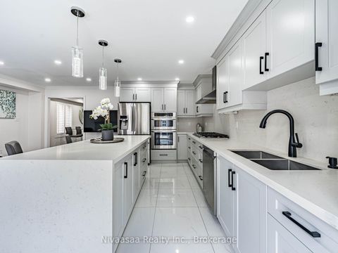 Photo 13 at 155 Castle Park Boulevard, Sonoma Heights, Vaughan