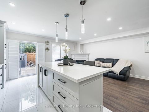 Photo 14 at 155 Castle Park Boulevard, Sonoma Heights, Vaughan