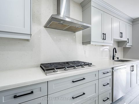 Photo 15 at 155 Castle Park Boulevard, Sonoma Heights, Vaughan