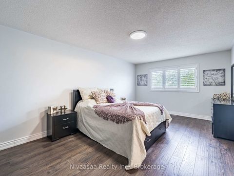 Photo 21 at 155 Castle Park Boulevard, Sonoma Heights, Vaughan