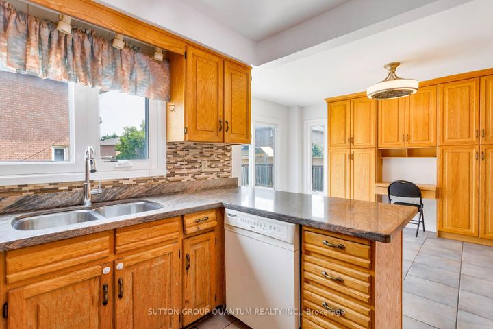 Photo 10 at 4504 HAYDOCK PARK Drive, Central Erin Mills, Mississauga