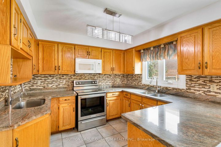 Photo 13 at 4504 HAYDOCK PARK Drive, Central Erin Mills, Mississauga