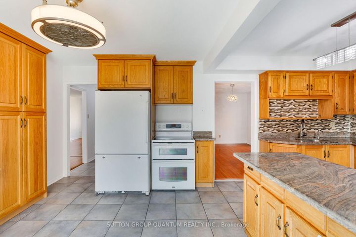 Photo 15 at 4504 HAYDOCK PARK Drive, Central Erin Mills, Mississauga