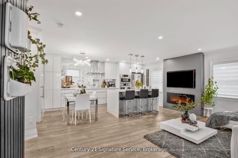 Photo 3 at 33 McIntosh Avenue, Queensway, Toronto