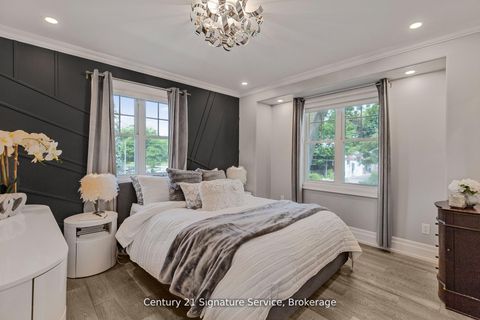 Photo 9 at 33 McIntosh Avenue, Queensway, Toronto