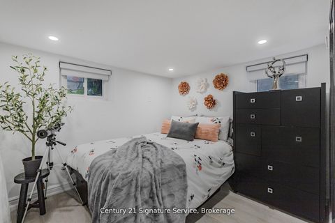 Photo 17 at 33 McIntosh Avenue, Queensway, Toronto