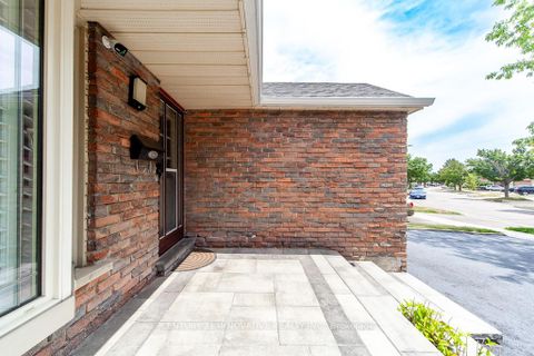 Photo 3 at 79 Mcknight Drive, Malvern, Toronto