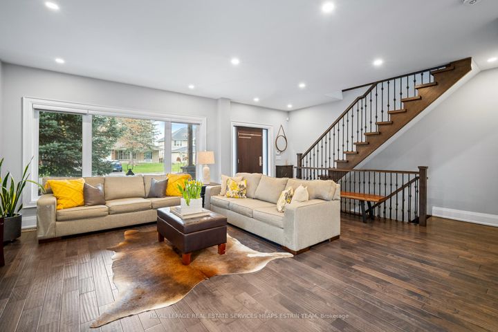 Photo 5 at 7 Forest Path Court, Beaumonde Heights, Toronto