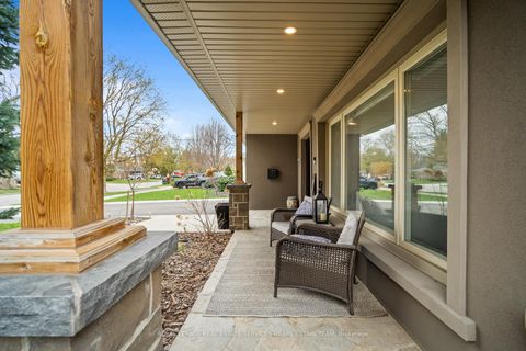 Photo 2 at 7 Forest Path Court, Beaumonde Heights, Toronto