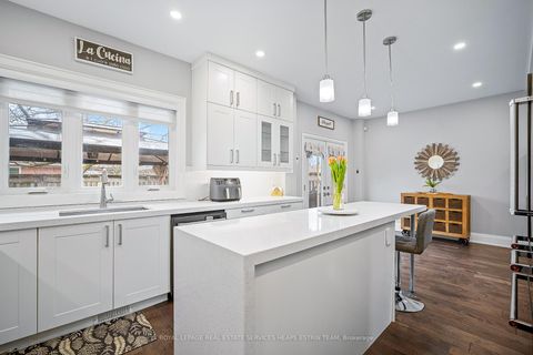 Photo 14 at 7 Forest Path Court, Beaumonde Heights, Toronto